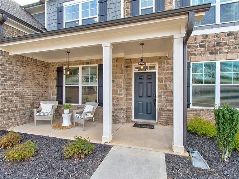 409 Carmichael Cir — Photo 3