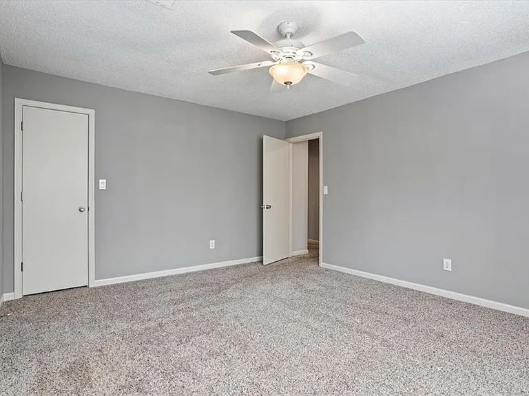 1009 Knights Bridge Ct — Photo 14