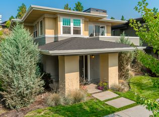 2482 NW Crossing Dr, Bend, OR 97703