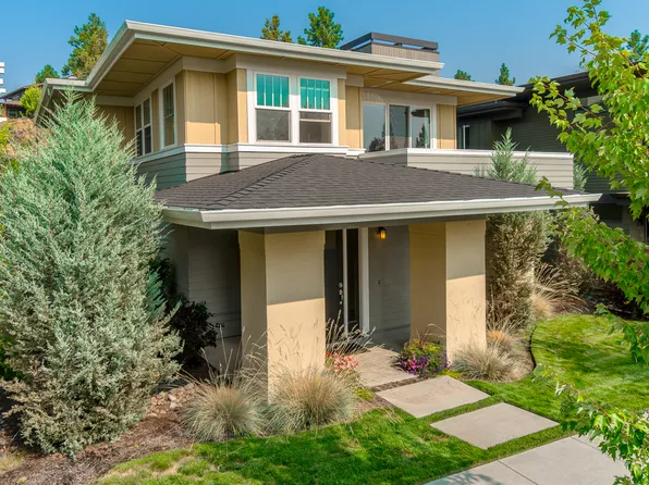 2482 NW Crossing Dr, Bend, OR 97703