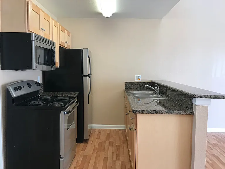 Unit on C St — Photo 3