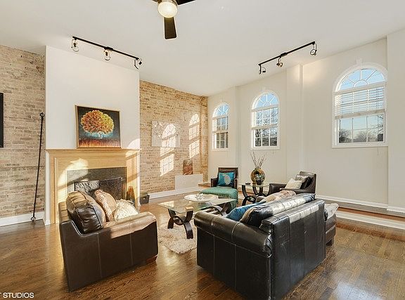 2nd image of 1001 N Paulina St #1