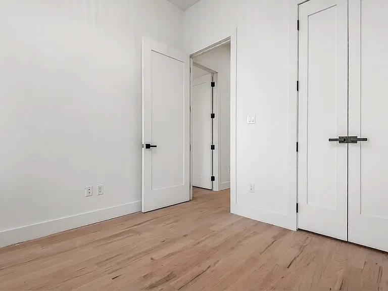 2039 Gates Ave #2A — Photo 6