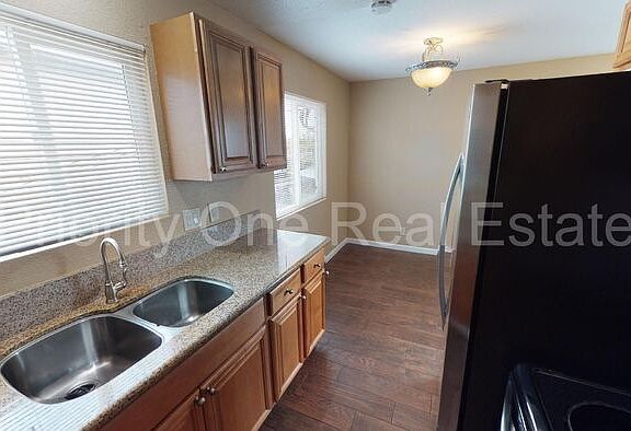 3rd image of 3813 46th St #3