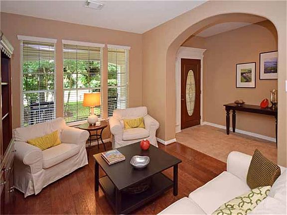 Front flex space - sitting room or study