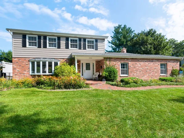 1514 Allen Ln, St Charles, IL 60174