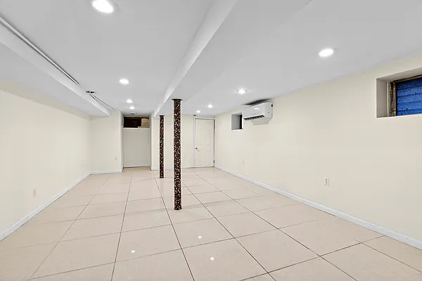 Sold by Compass | media 10