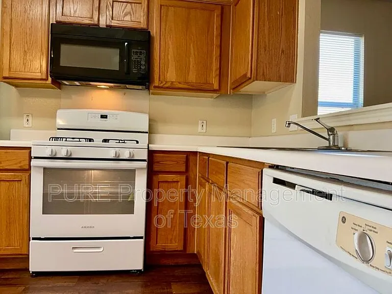 615 Losoya Ct — Photo 8