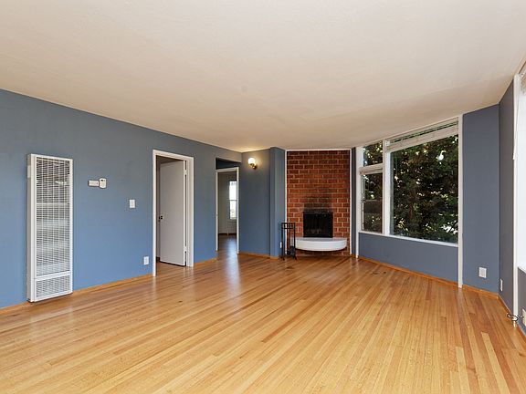 3rd image of 2901 Claremont Ave APT 7