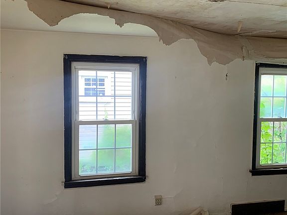 2nd image of 2119 Allison St