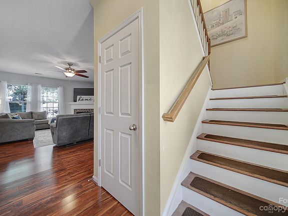 2nd image of 1521 Coatsworth Ln