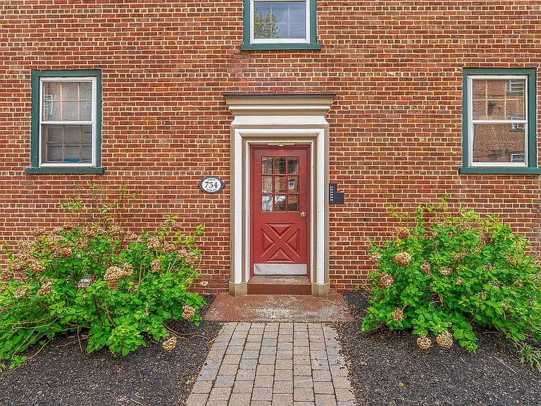 734 N Terrace St — Photo 9