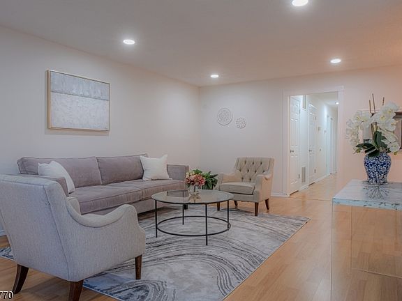 2nd image of 8 Amethyst Way #8