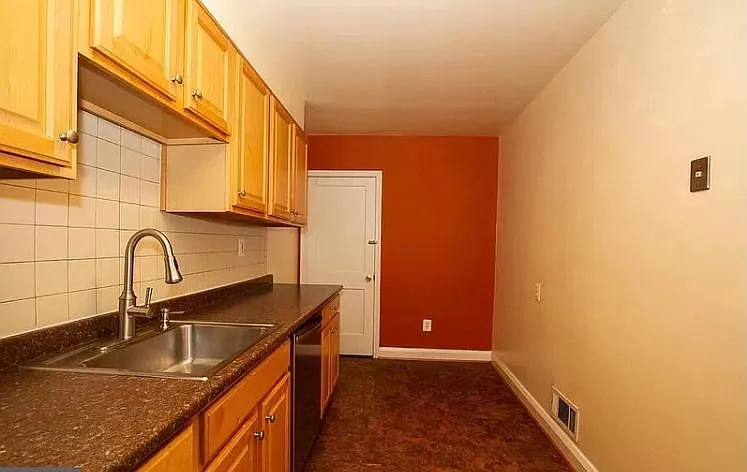 908 Fairmount Ave — Photo 7