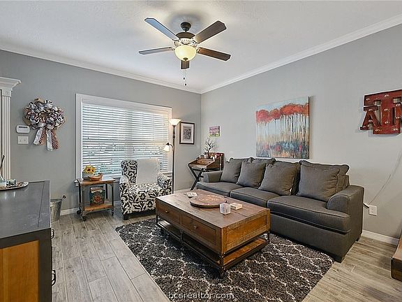 4th image of 301 Parkway #325