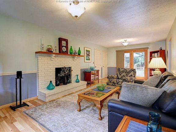 3rd image of 1417 Alexandria Pl