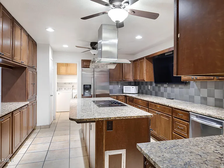 1627 E Fremont Dr — Photo 14