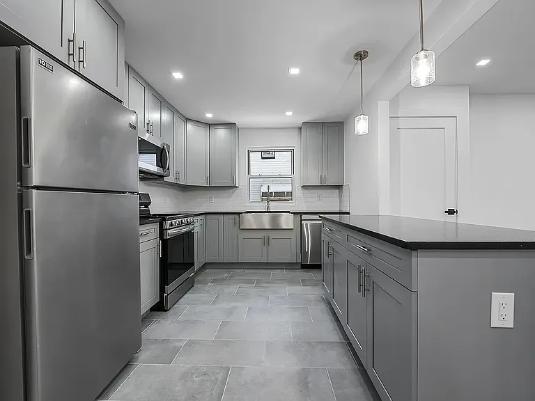 220th Pl — Photo 4