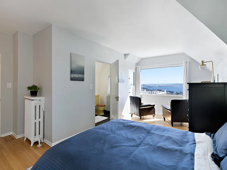 Upper bedroom