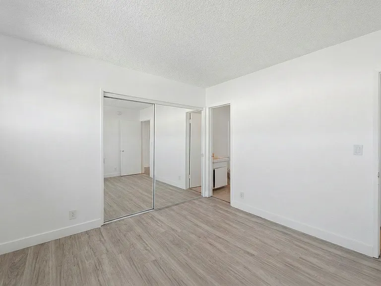 6828 Fulton Ave #4 — Photo 12