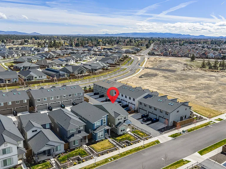 3722 NE Petrosa Ave — Photo 41