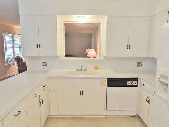 5th image of 950 Francis St