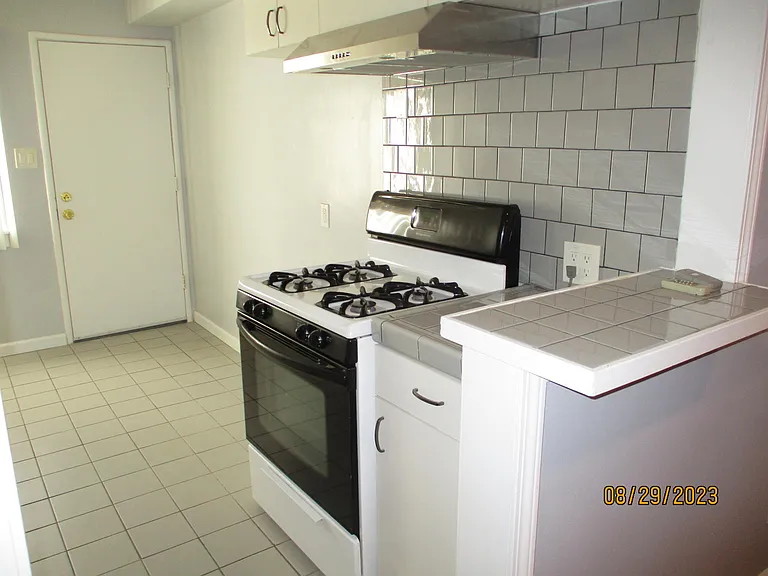 2038 E Chevy Chase Dr #B — Photo 2