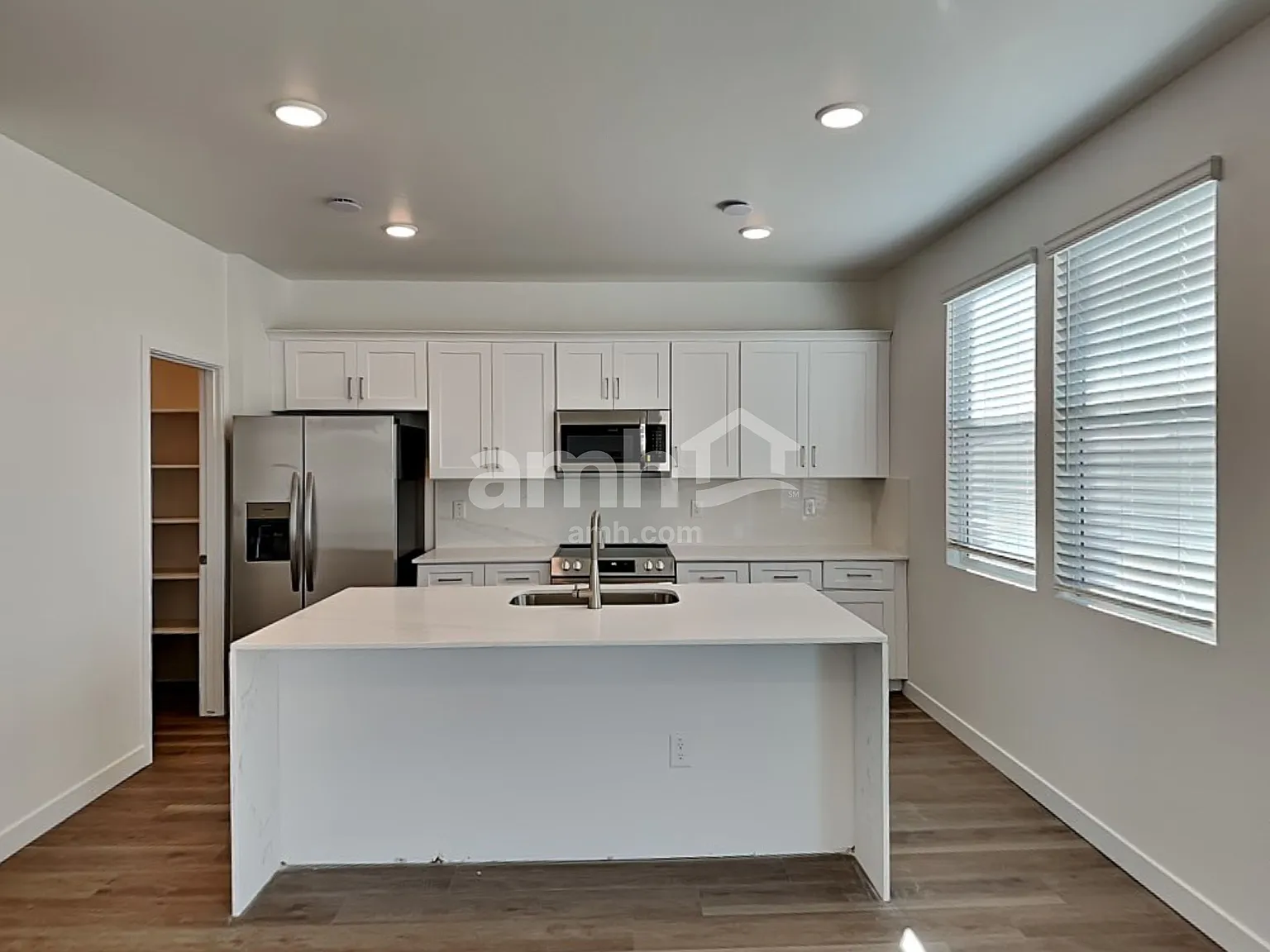 4 bed, 2.5 bath, 2240 sqft, $2,270 — Photo 4