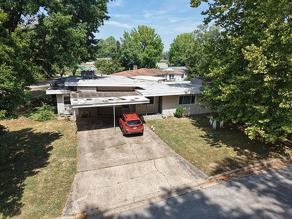 3rd image of 1035 E Linwood Terrace
