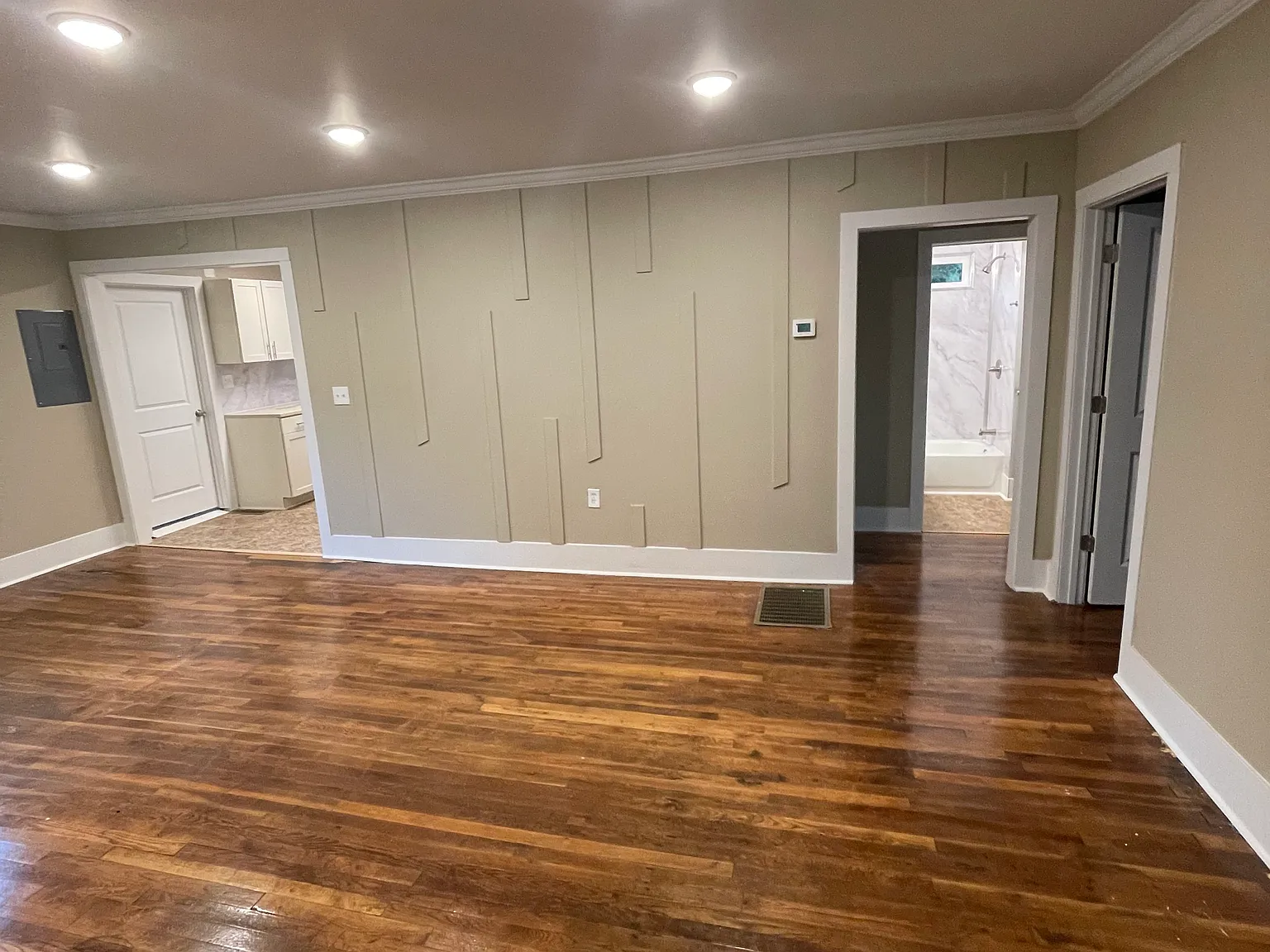 3 bed, 1006 sqft, $2,000 — Photo 4