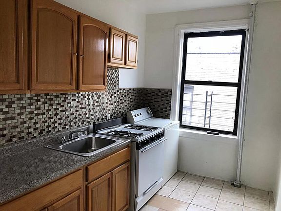 3rd image of 1685 Morris Ave #G6