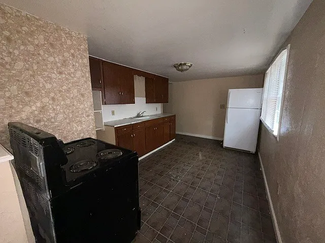 1503 1/2 Northwest Kingsbury Avenue - 1 — Photo 3