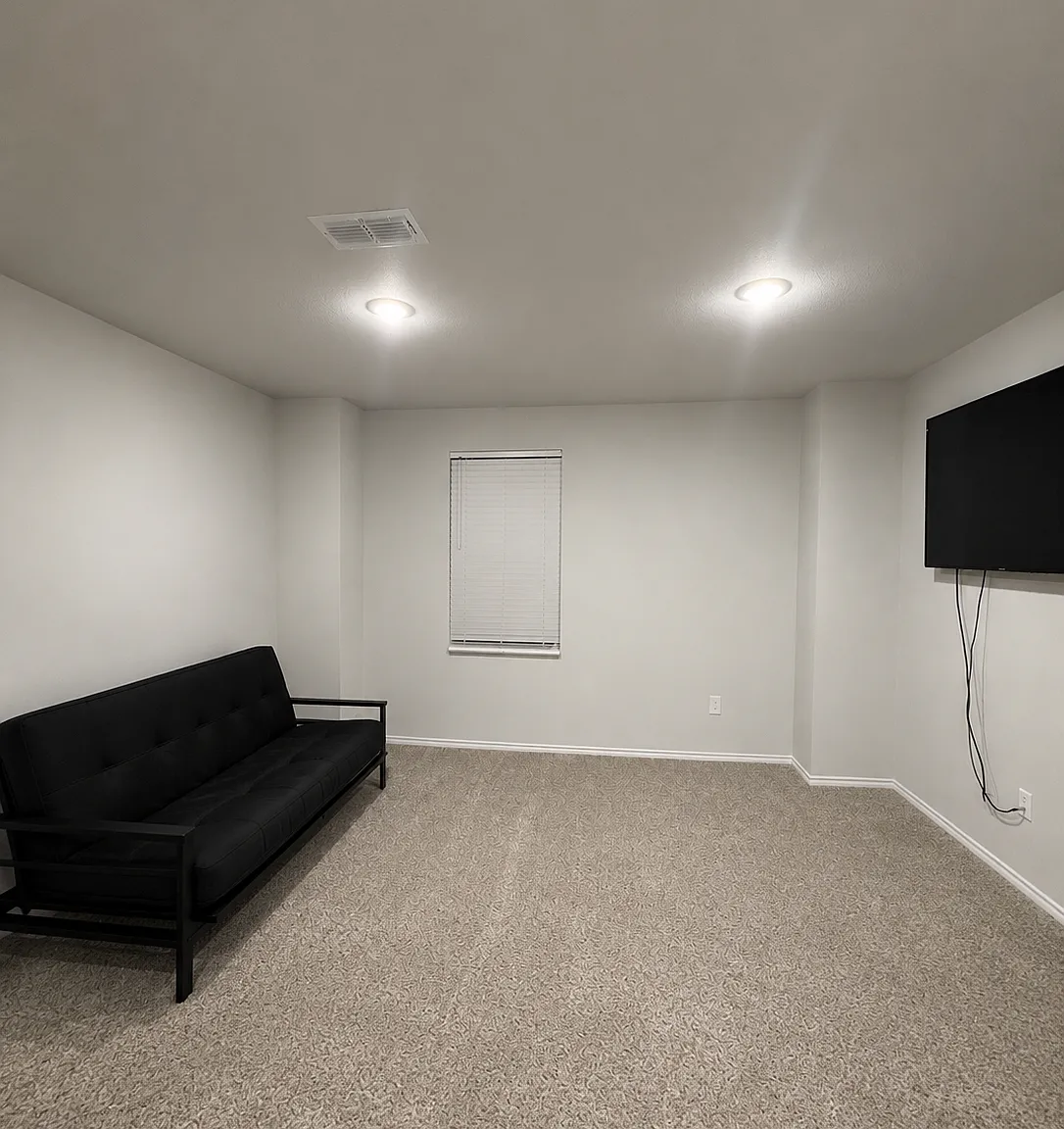 5 bed, 2.5 bath, 2400 sqft, $3,700 — Photo 1