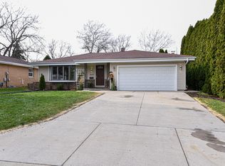 3929 S 41st St, Greenfield, WI 53221