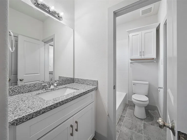 7242 Saint Augustine St #B — Photo 12