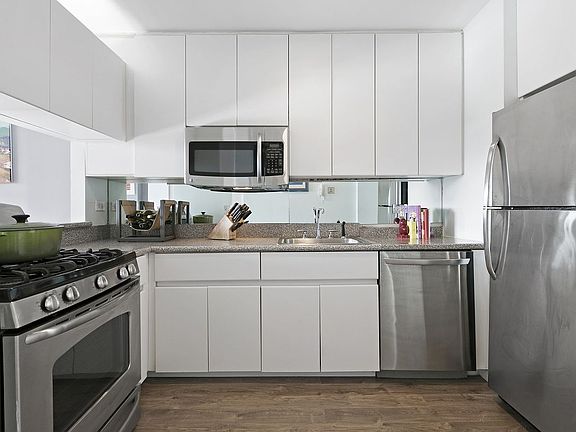 4th image of 22-26 W 15th St APT 17A