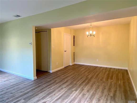 5th image of 107 Aspen Dr E