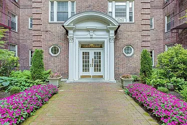 117-01 Parklane South