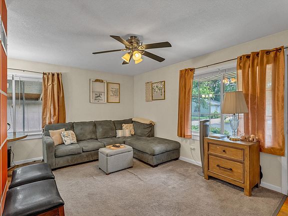 3rd image of 2049 Hayes Dr