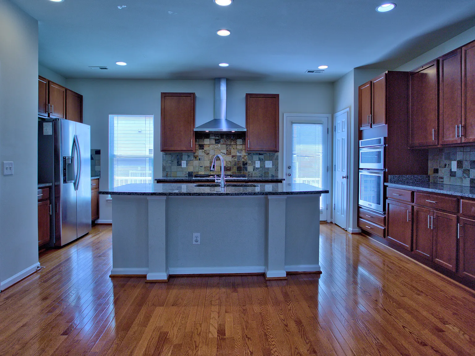 3 bed, 3.0 bath, 2178 sqft, $3,100 — Photo 3