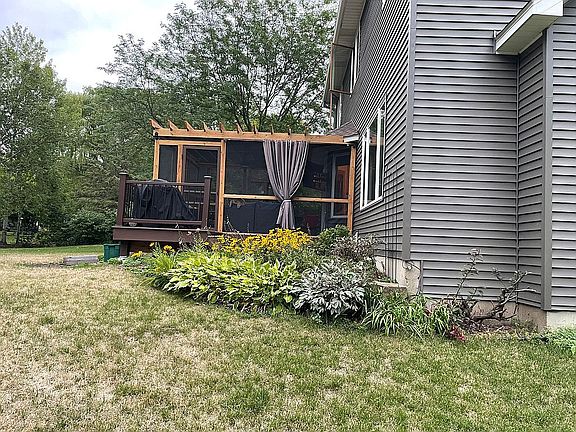 2nd image of 861 Lake Susan Hills Dr