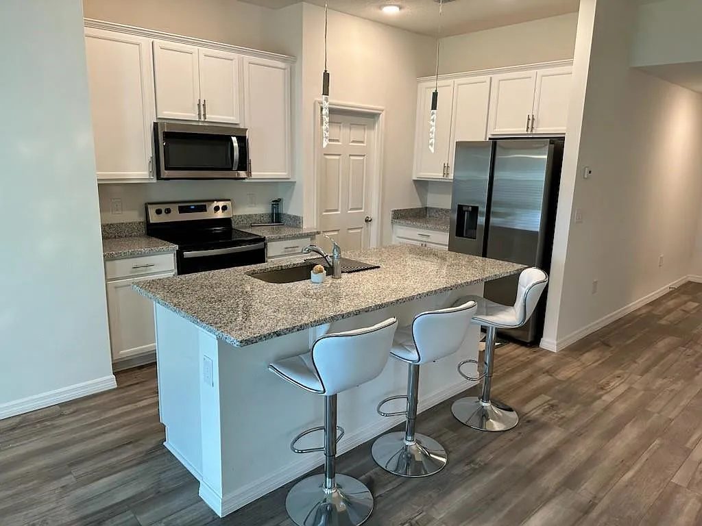 Building Photo - 1099 Dania Cir NE