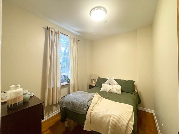4th image of 242 W 20th St APT 3R