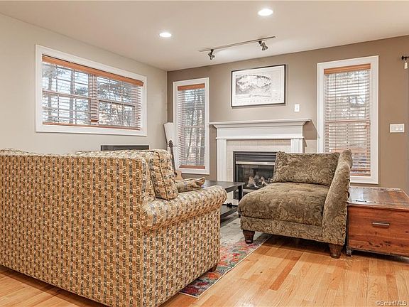 3rd image of 157 Leeder Hill Dr APT 601
