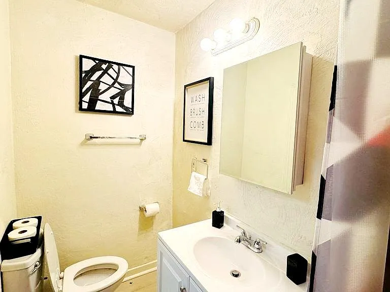 715 E Parker Ln #1 — Photo 10
