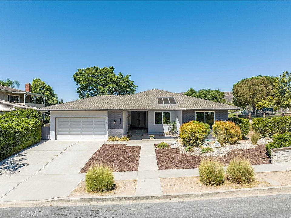 1st image of 605 Velarde Dr