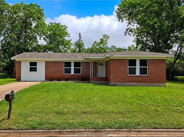 2301 Franklin Dr, Bryan, TX 77801