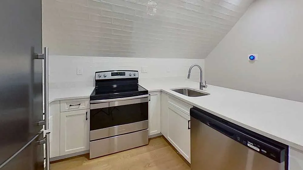 2 bed, $3,200 — Photo 1
