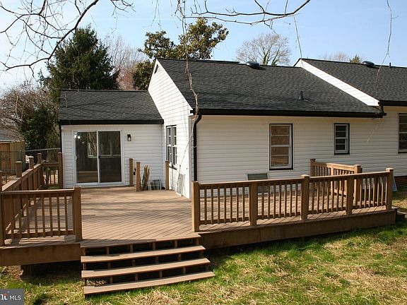 3rd image of 105 Calvert Towne Rd