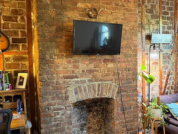 4th image of 1073 Manhattan Ave #R2